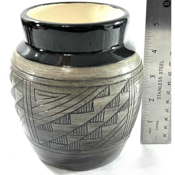 Maxine Clark Navajo Etched Blackware Pottery Vase 5” Southwest Native Art - Picture 4 of 7